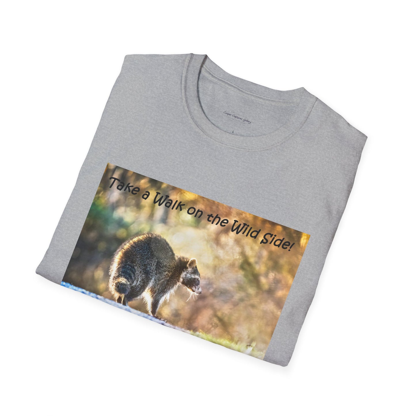 Sneaky raccoon on the road - T-Shirt