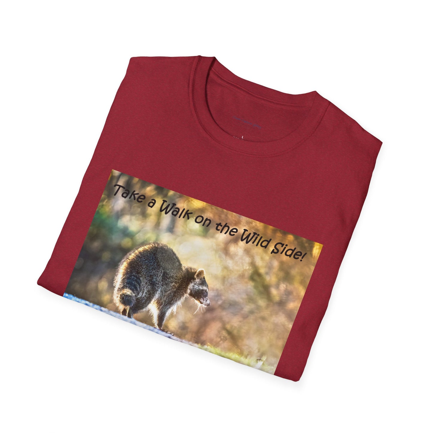 Sneaky raccoon on the road - T-Shirt