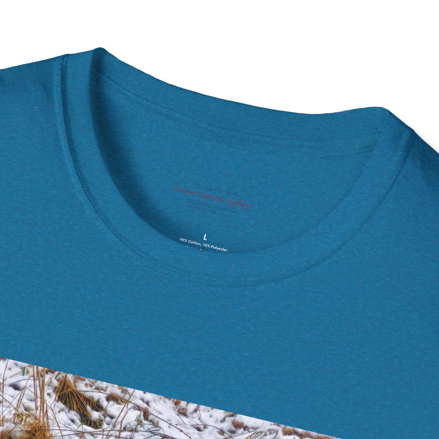 Red Fox in the snow, resting - T-shirt