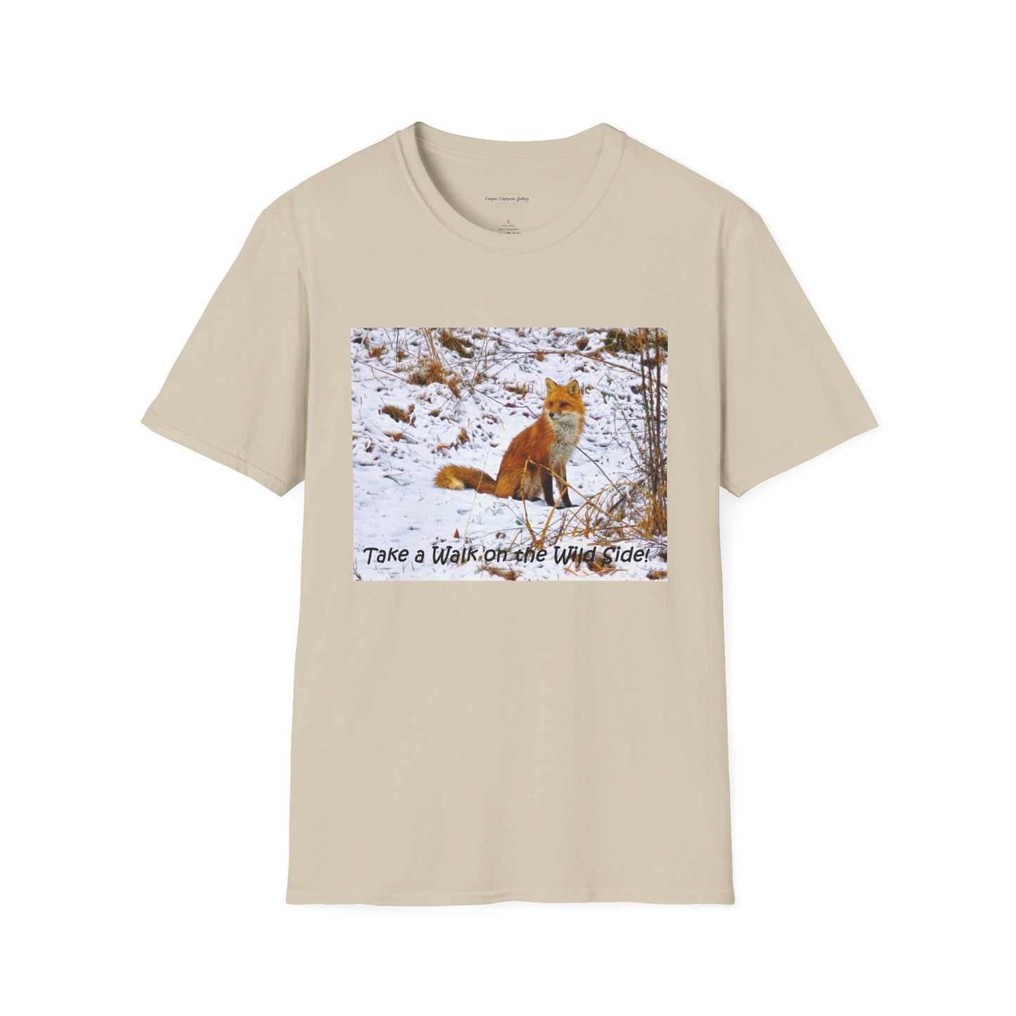 Red Fox in the snow, resting - T-shirt