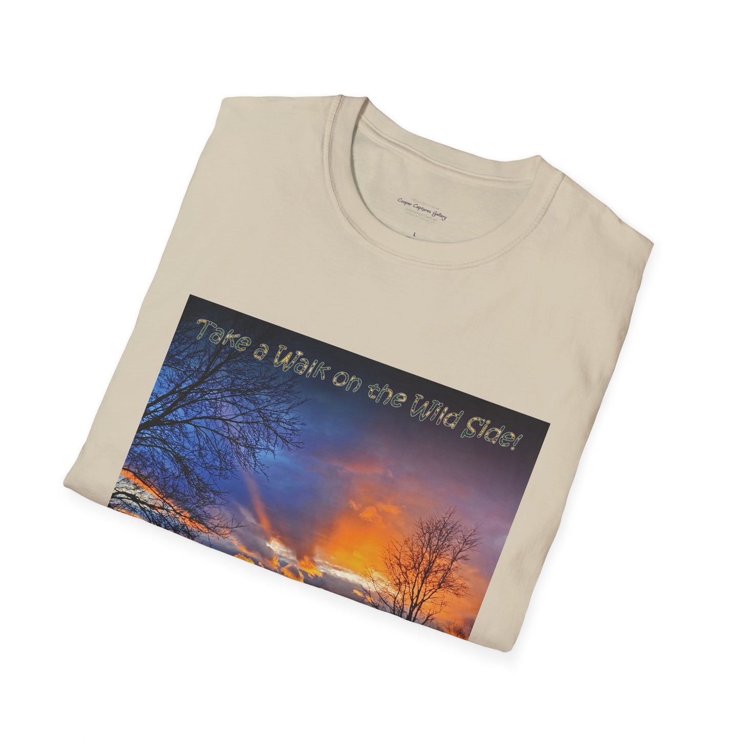 Gorgeous sunset with colorful light rays - T-shirt