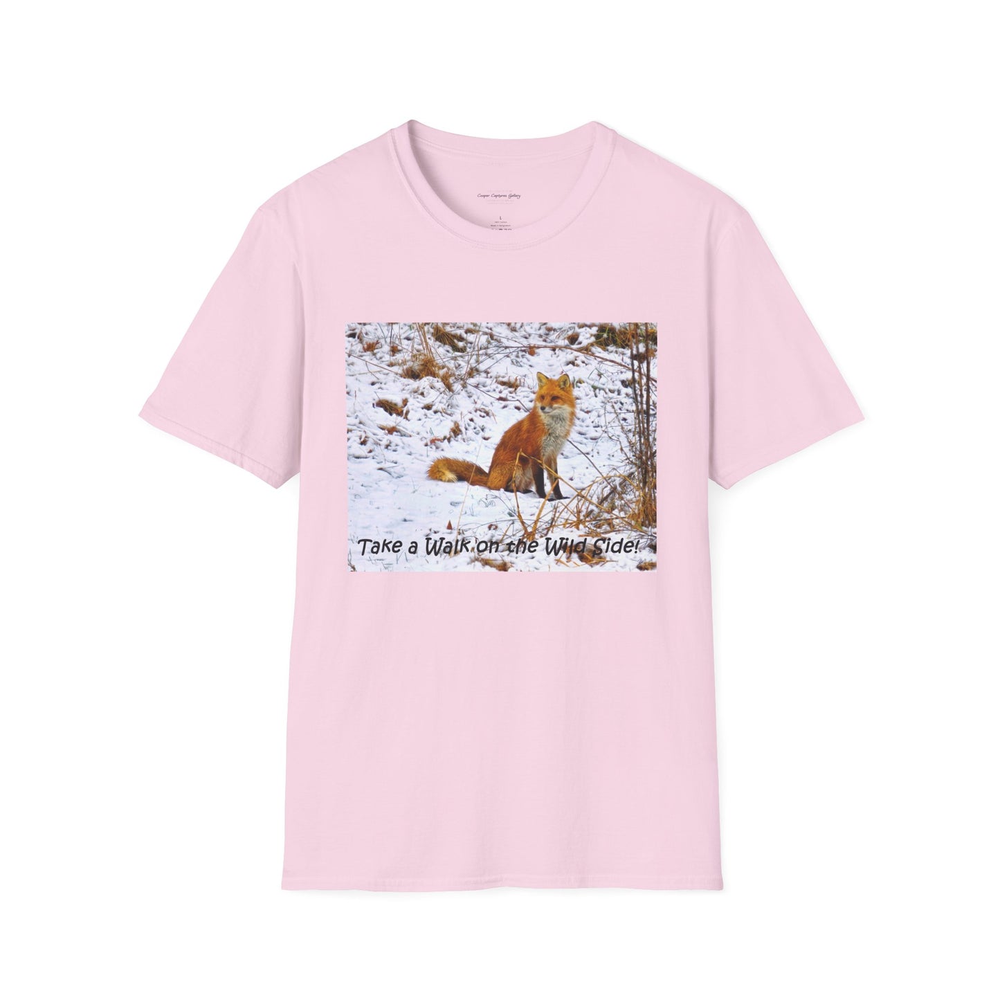 Red Fox in the snow, resting - T-shirt