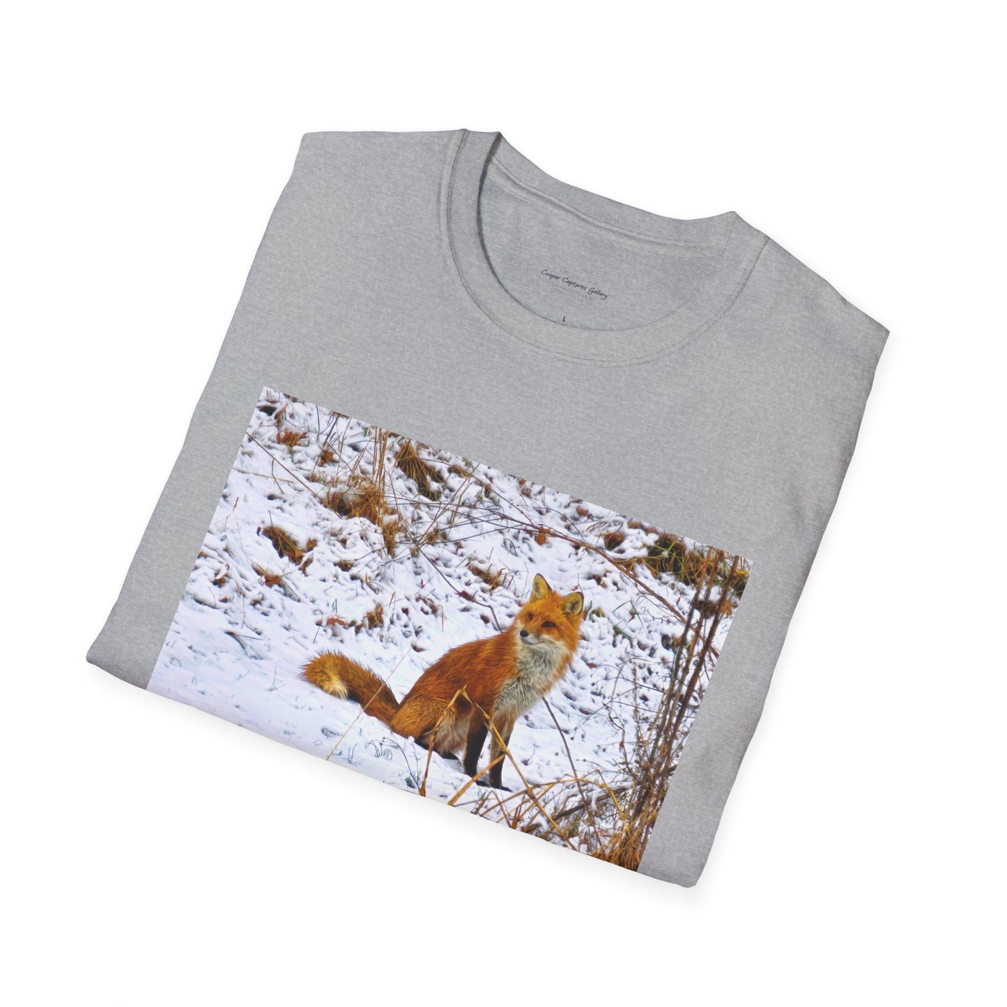 Red Fox in the snow, resting - T-shirt