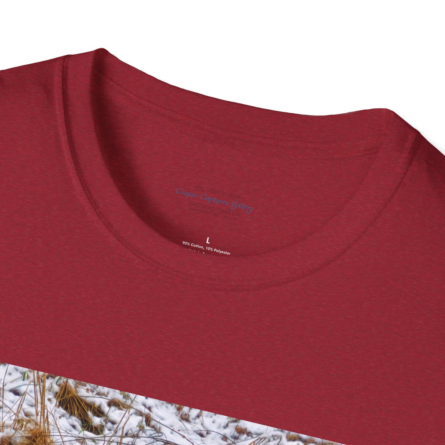 Red Fox in the snow, resting - T-shirt