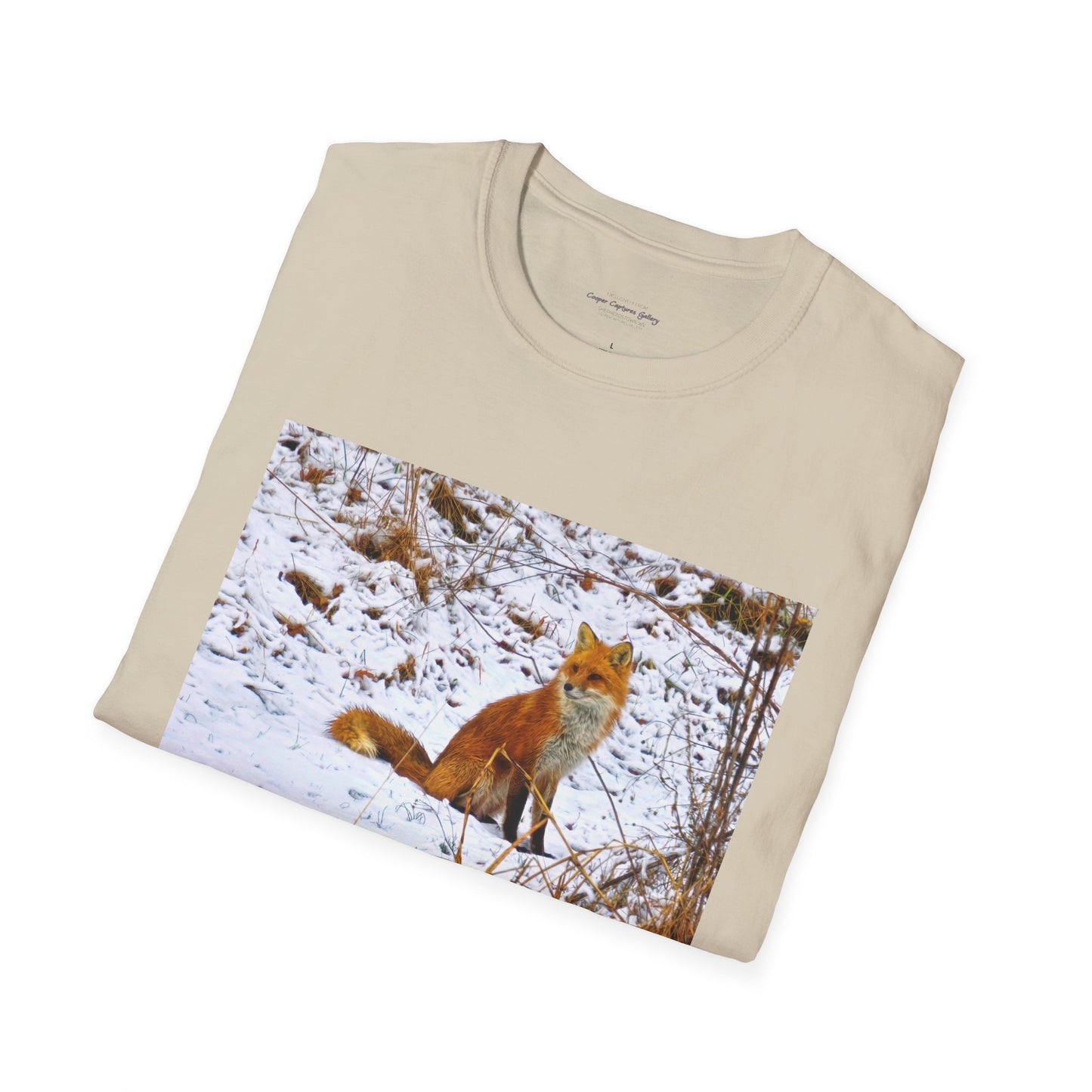 Red Fox in the snow, resting - T-shirt