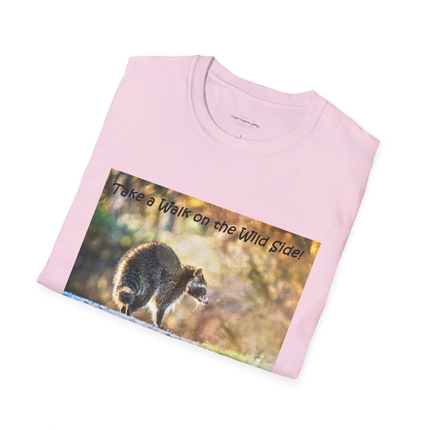 Sneaky raccoon on the road - T-Shirt