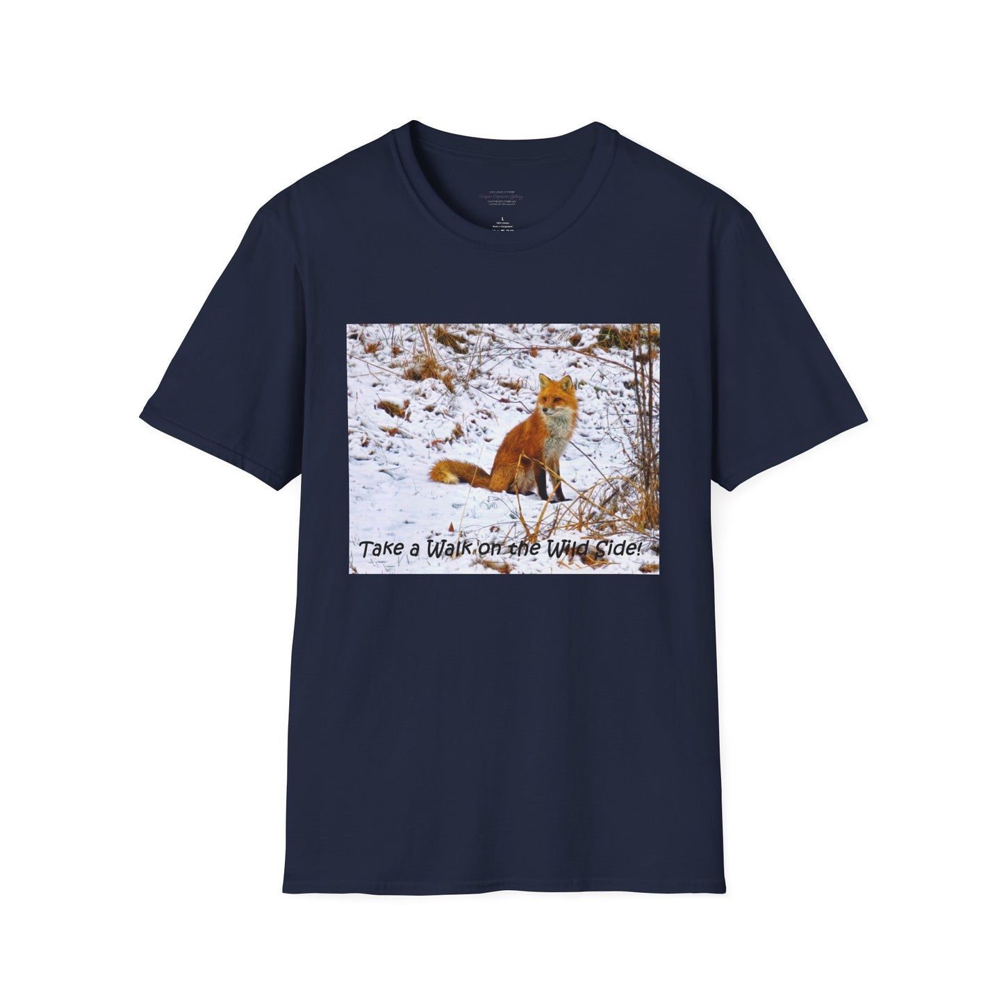 Red Fox in the snow, resting - T-shirt