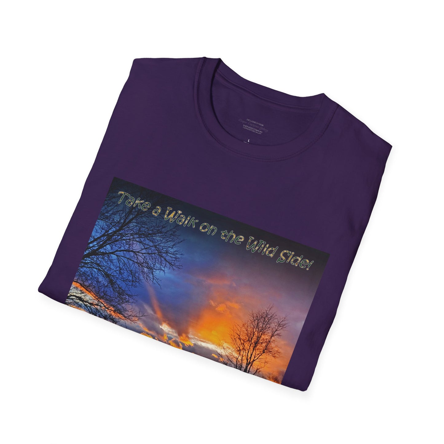 Gorgeous sunset with colorful light rays - T-shirt