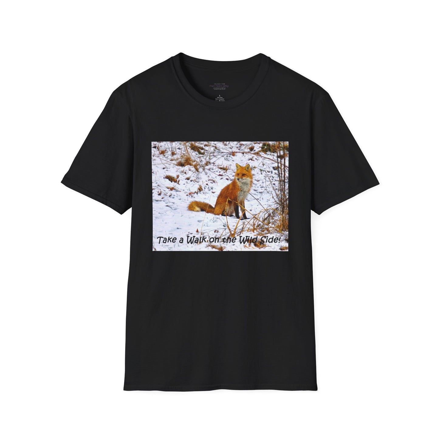 Red Fox in the snow, resting - T-shirt