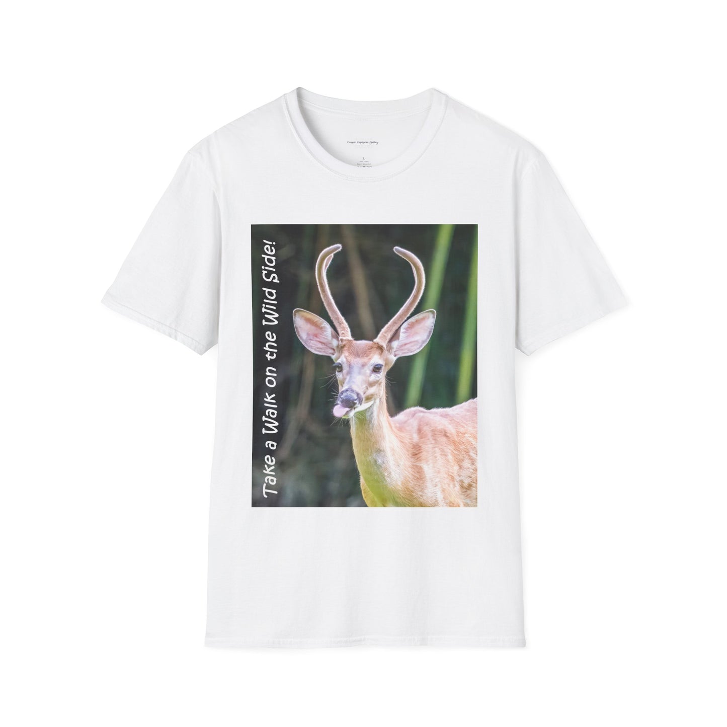 Funky-faced young deer buck - T-Shirt