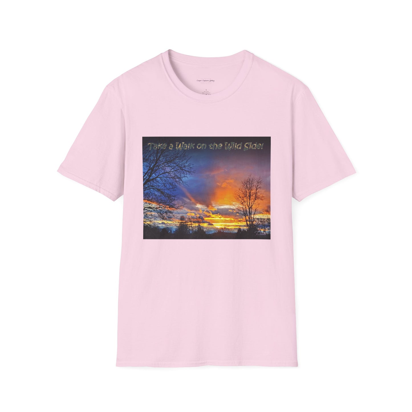 Gorgeous sunset with colorful light rays - T-shirt