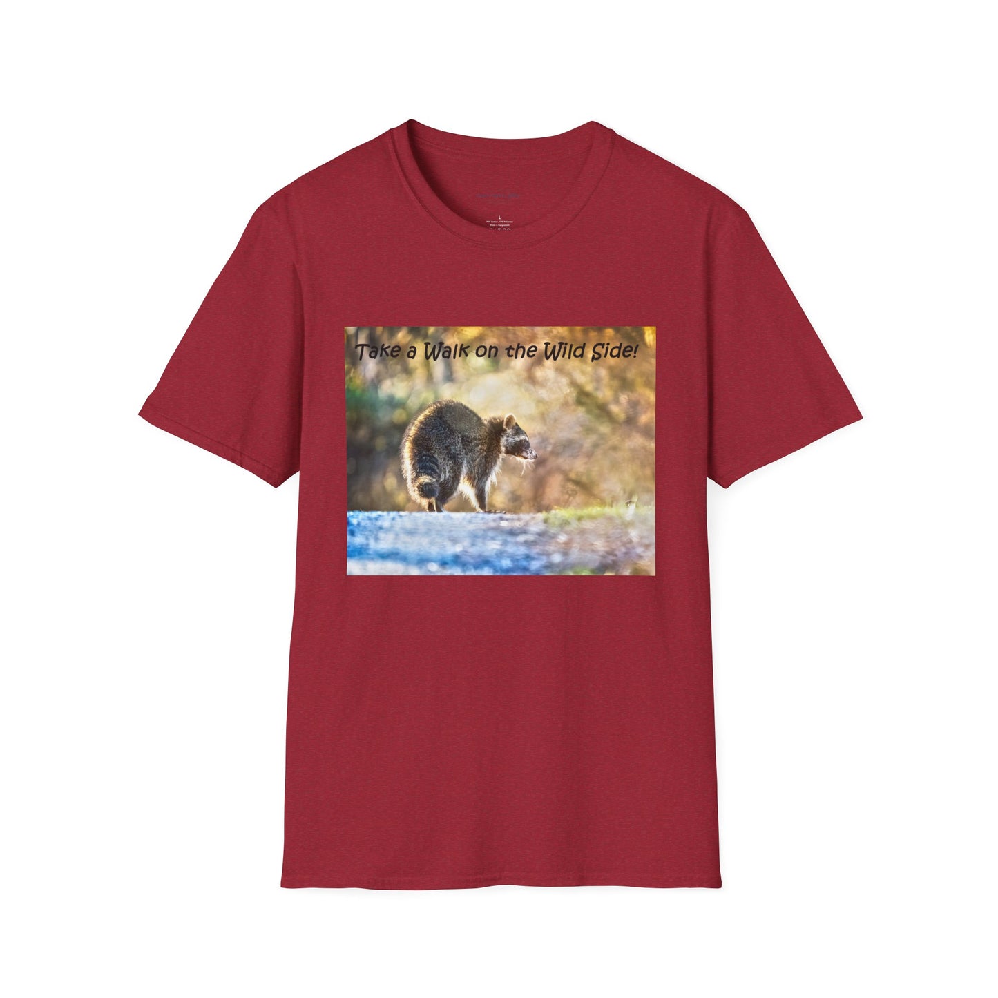 Sneaky raccoon on the road - T-Shirt