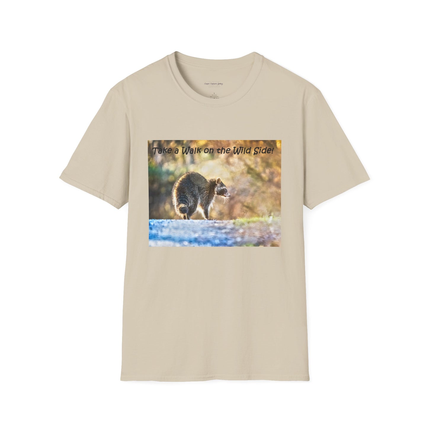 Sneaky raccoon on the road - T-Shirt