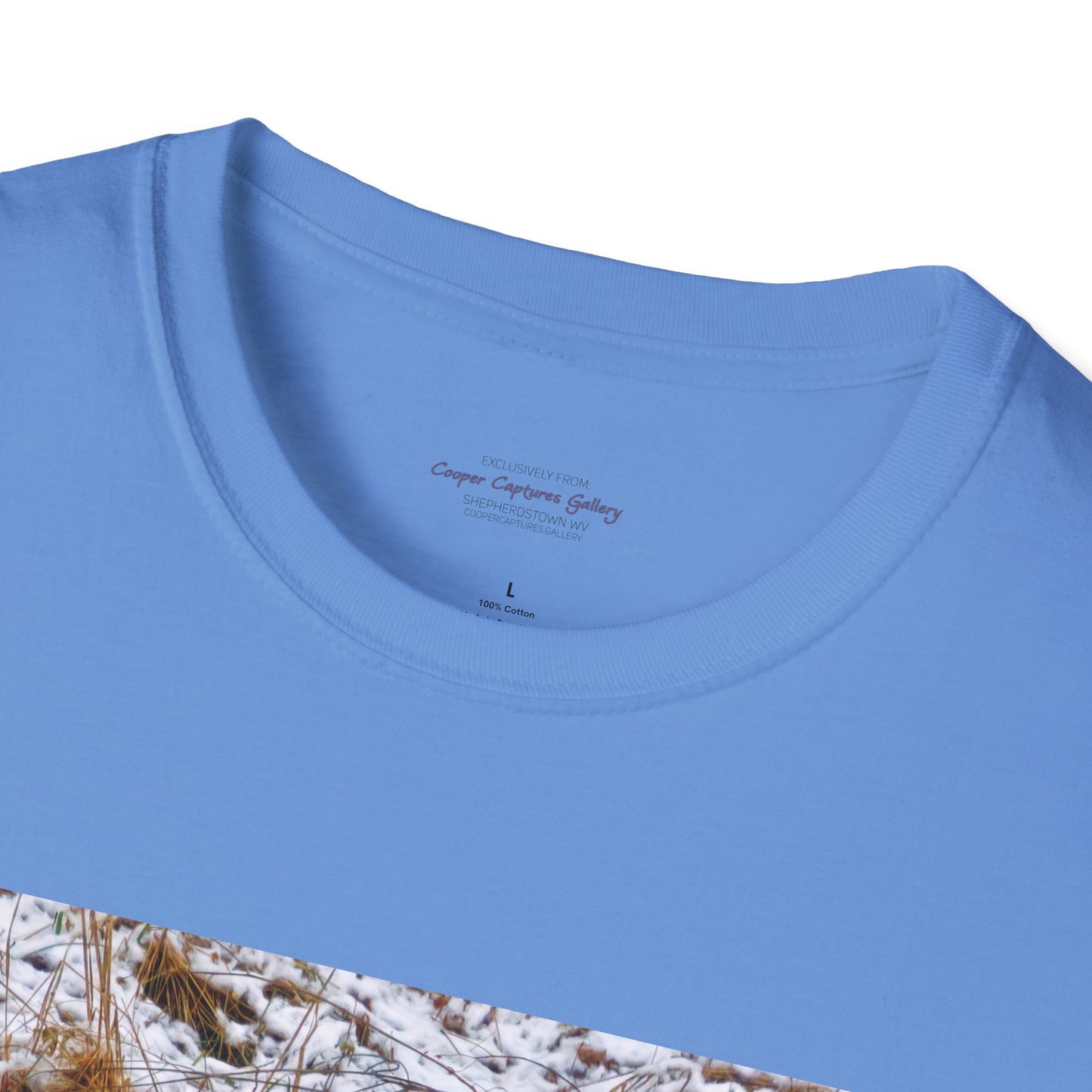 Red Fox in the snow, resting - T-shirt