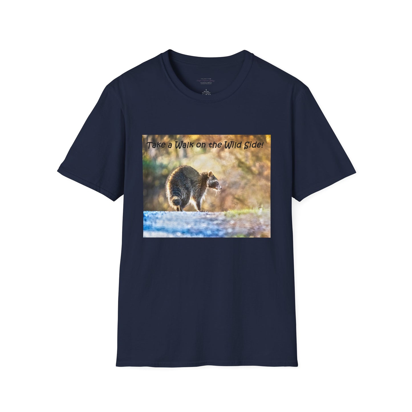 Sneaky raccoon on the road - T-Shirt