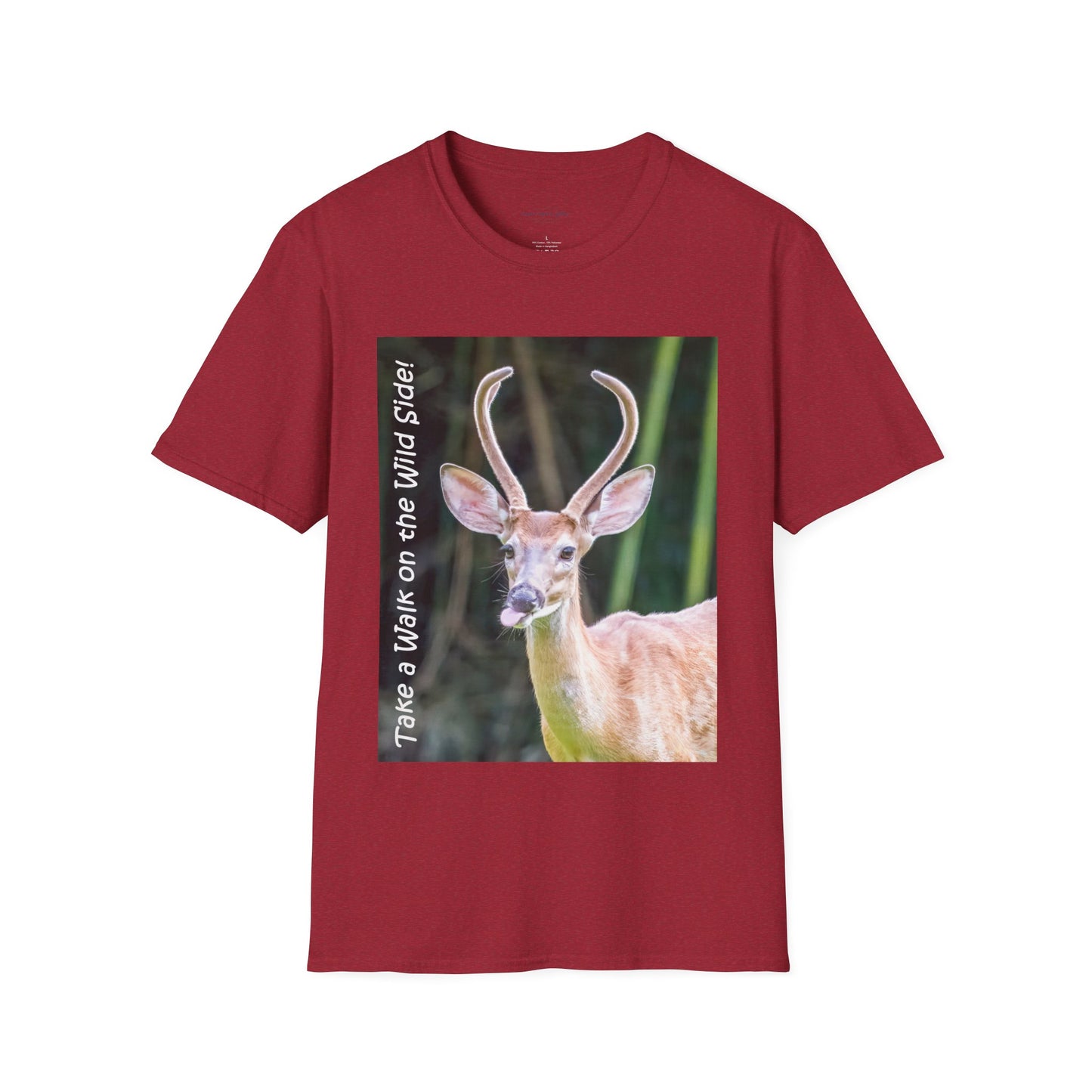 Funky-faced young deer buck - T-Shirt