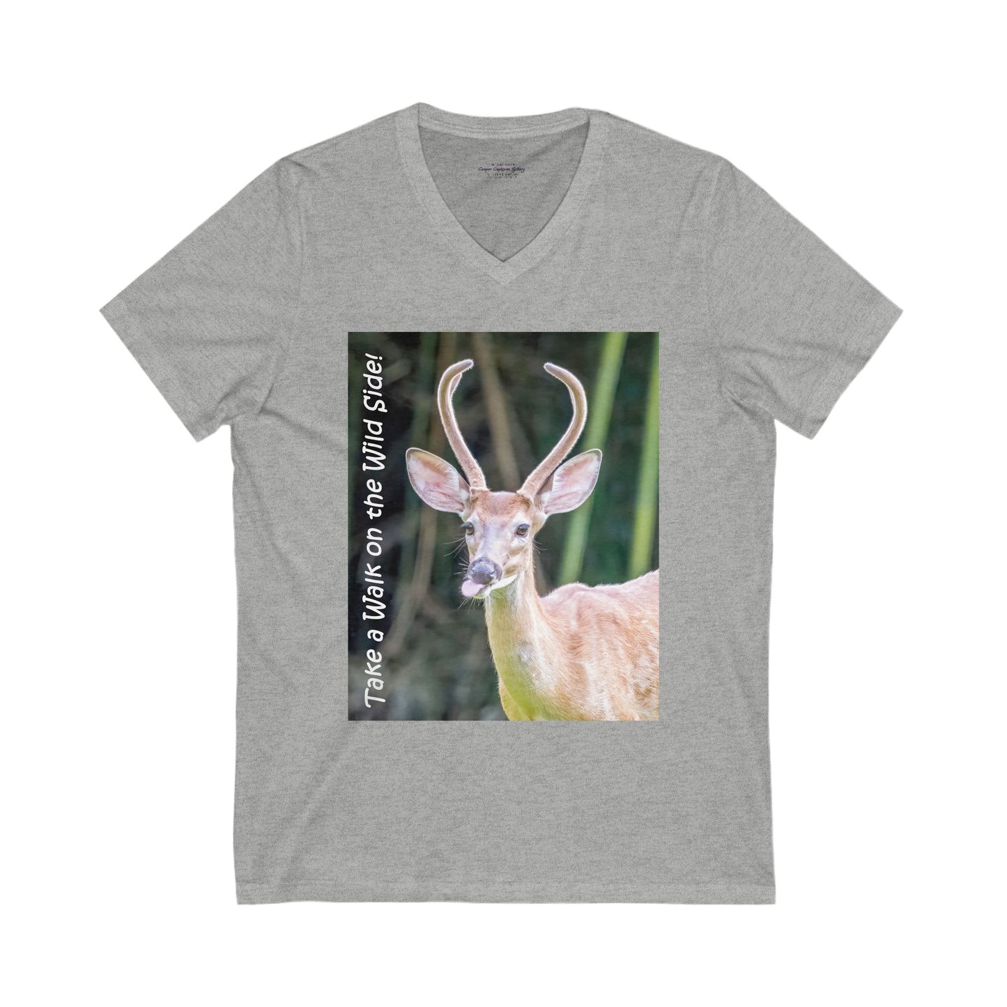 Funky-faced young deer buck - V-Neck Tee-Shirt