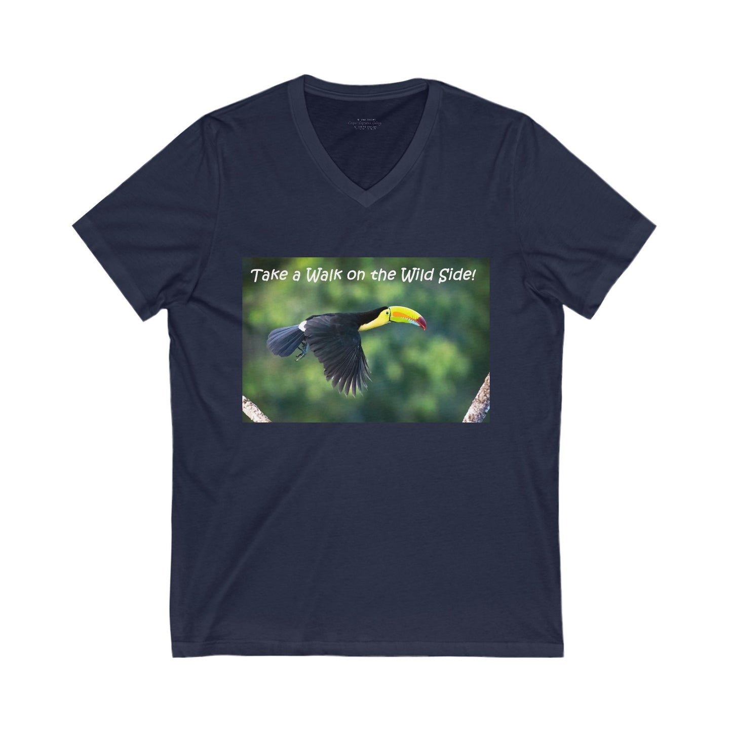 Costa Rican Keel-billed Toucan flying - V-Neck Tee-Shirt