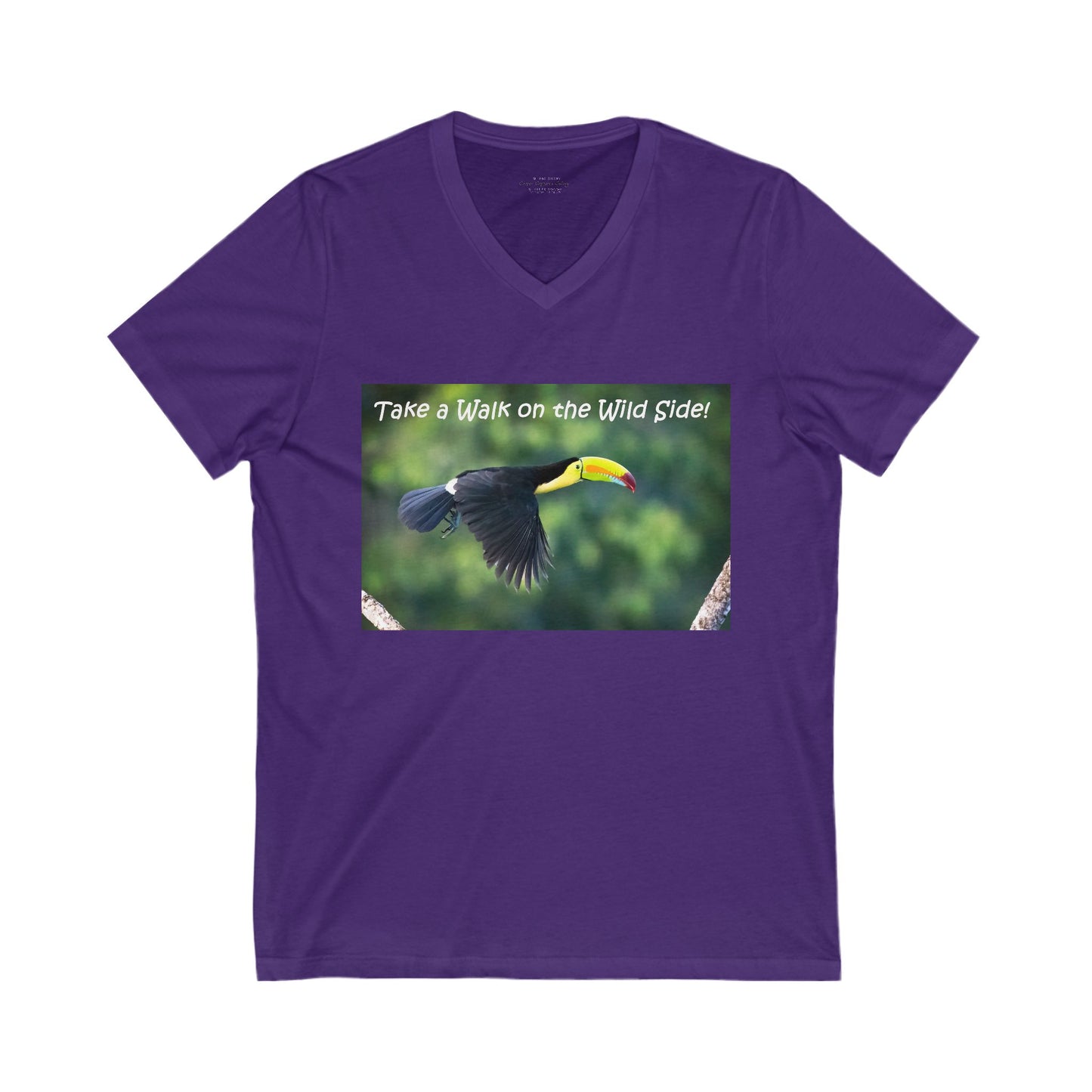 Costa Rican Keel-billed Toucan flying - V-Neck Tee-Shirt