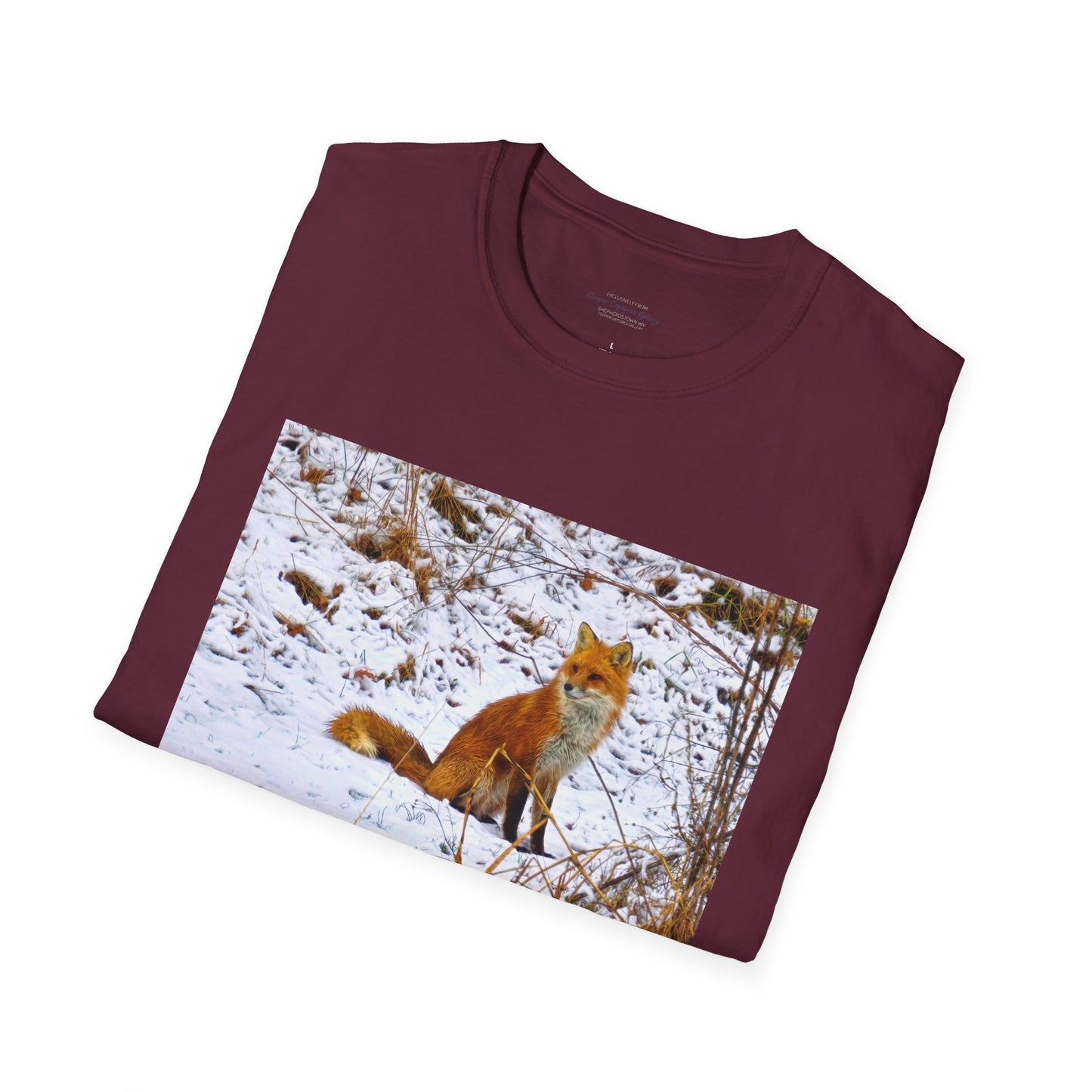 Red Fox in the snow, resting - T-shirt