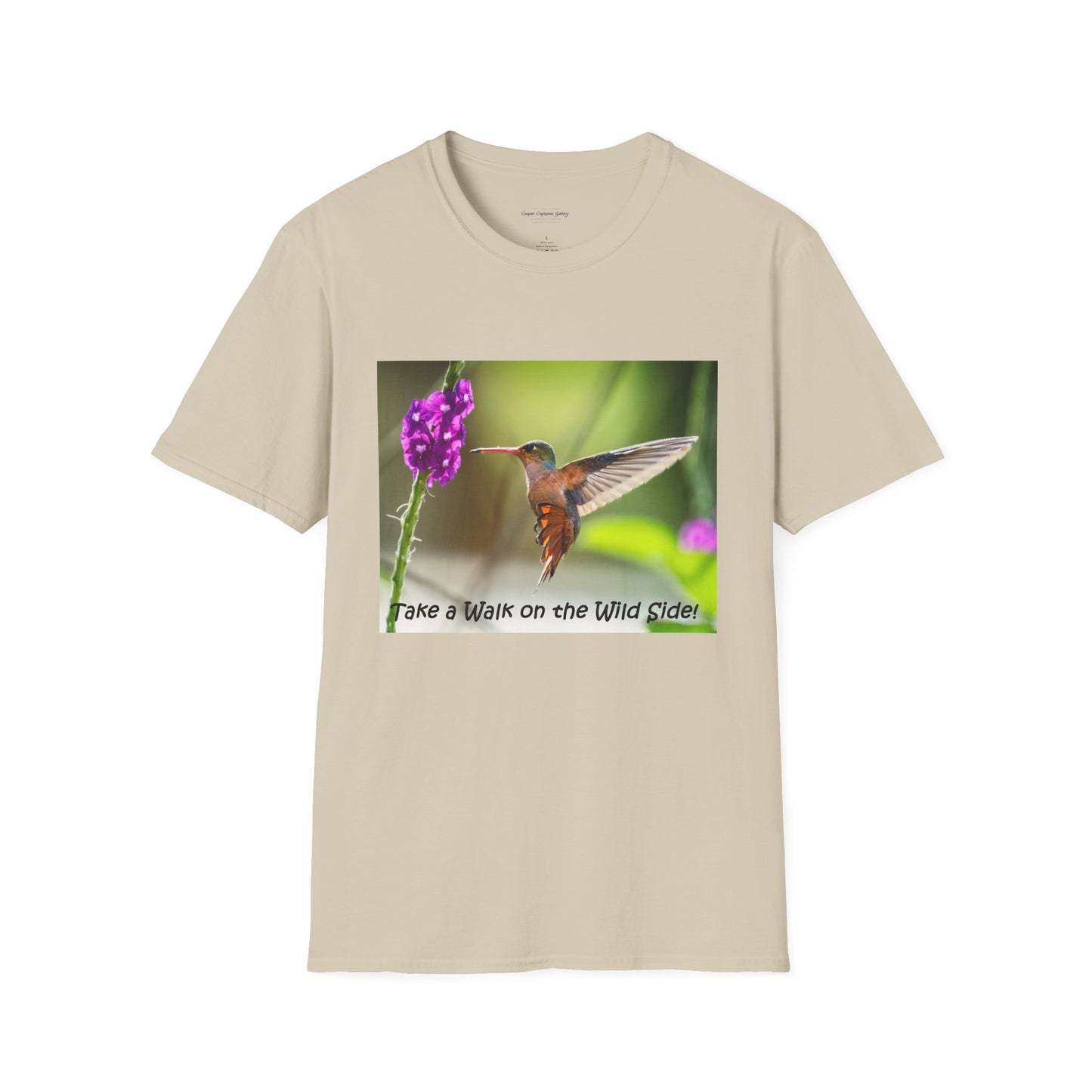 Costa Rican Rufous-tailed hummingbird in flight - T-shirt