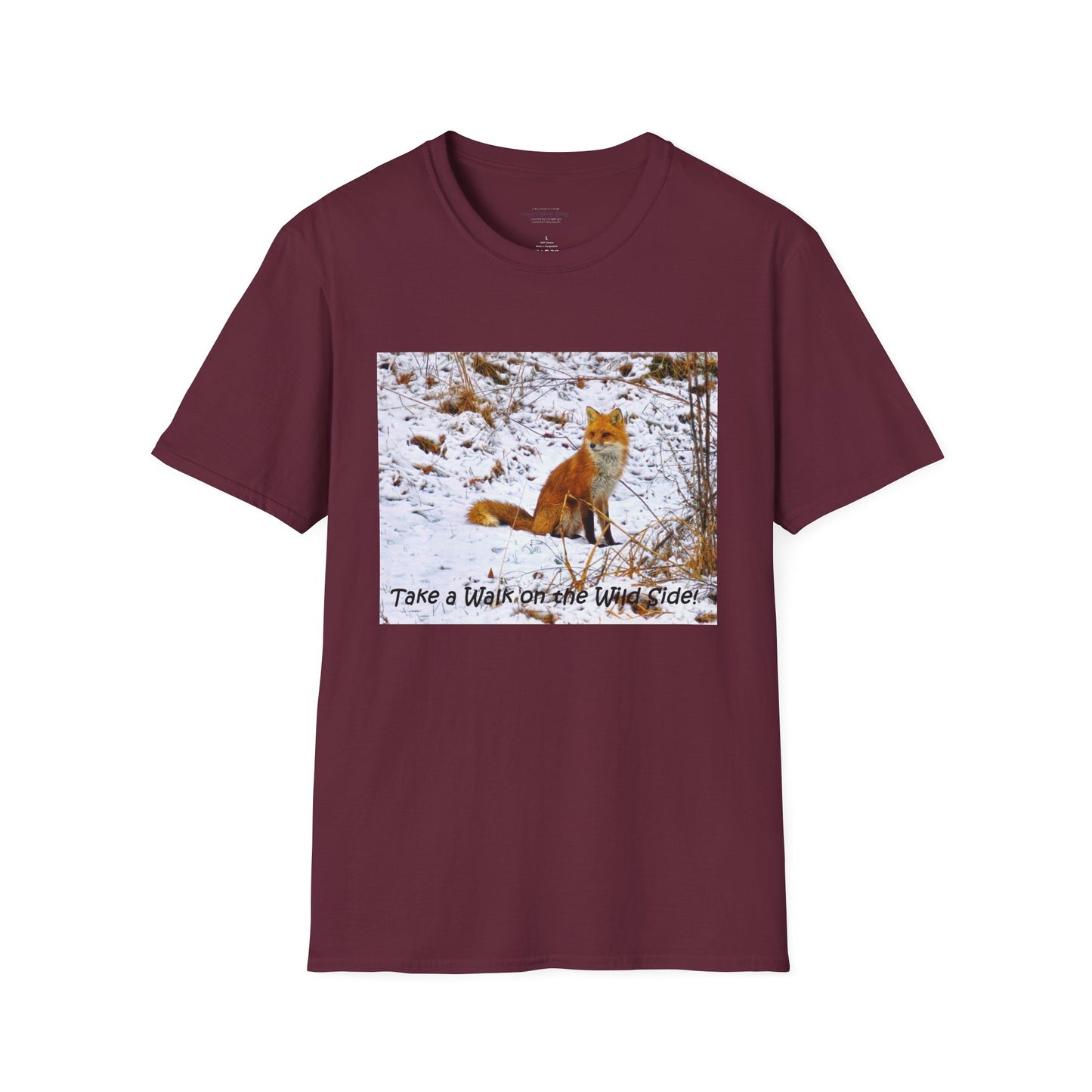 Red Fox in the snow, resting - T-shirt