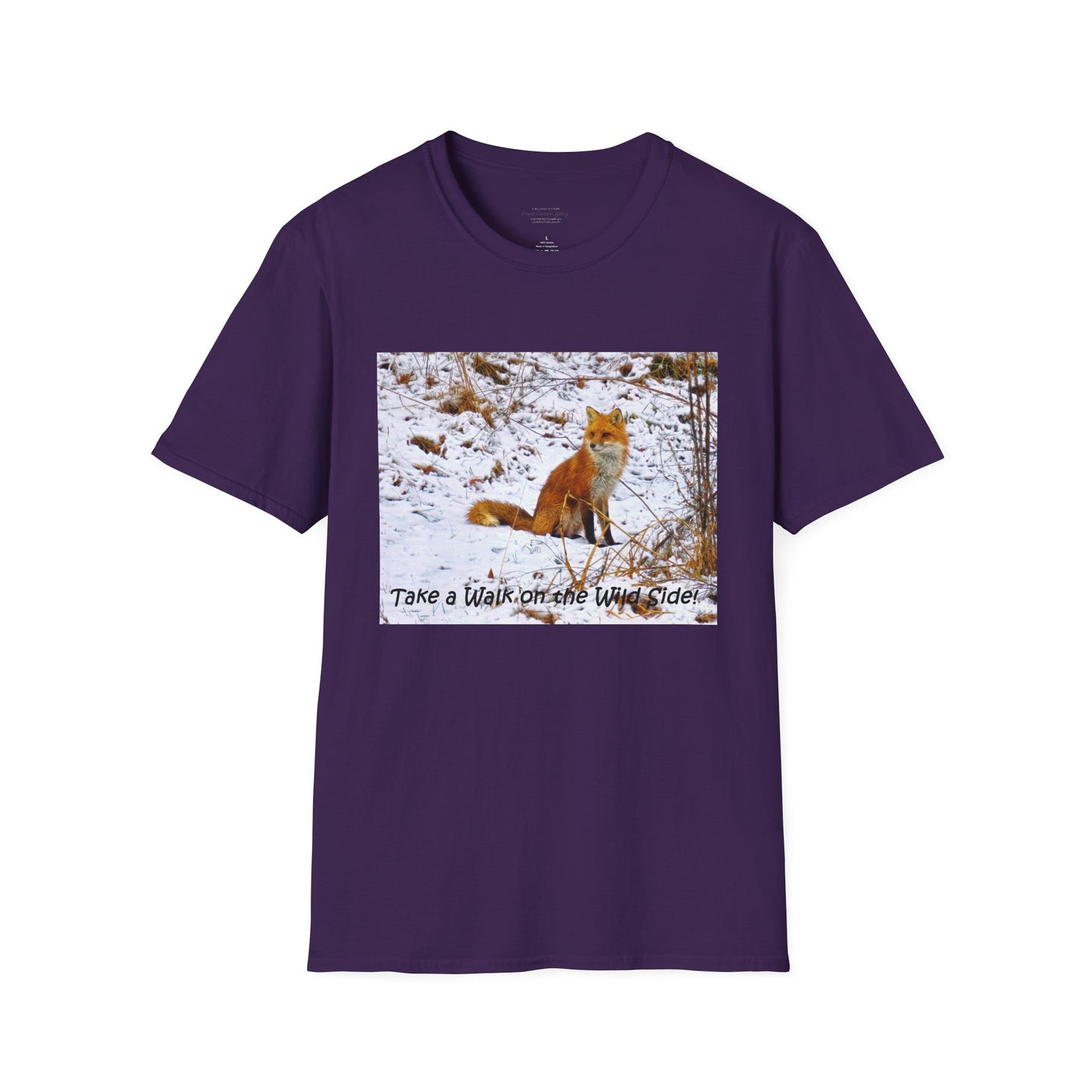 Red Fox in the snow, resting - T-shirt
