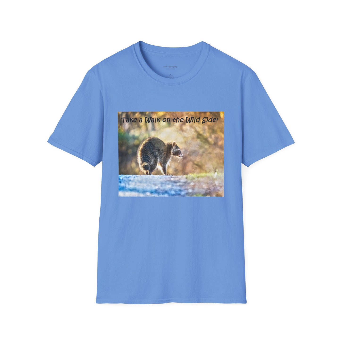 Sneaky raccoon on the road - T-Shirt