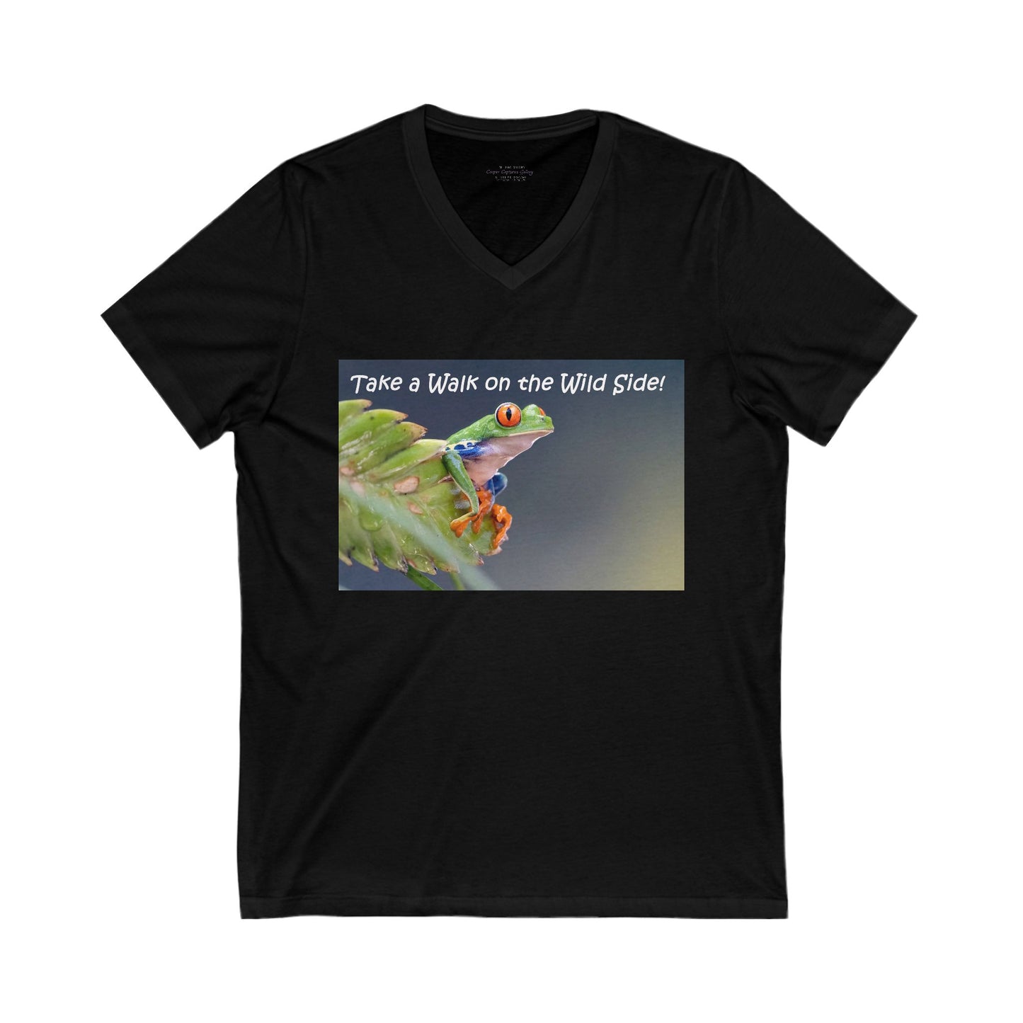 Costa Rican Red-Eyed Tree Frog on a leaf - V-Neck Tee-Shirt