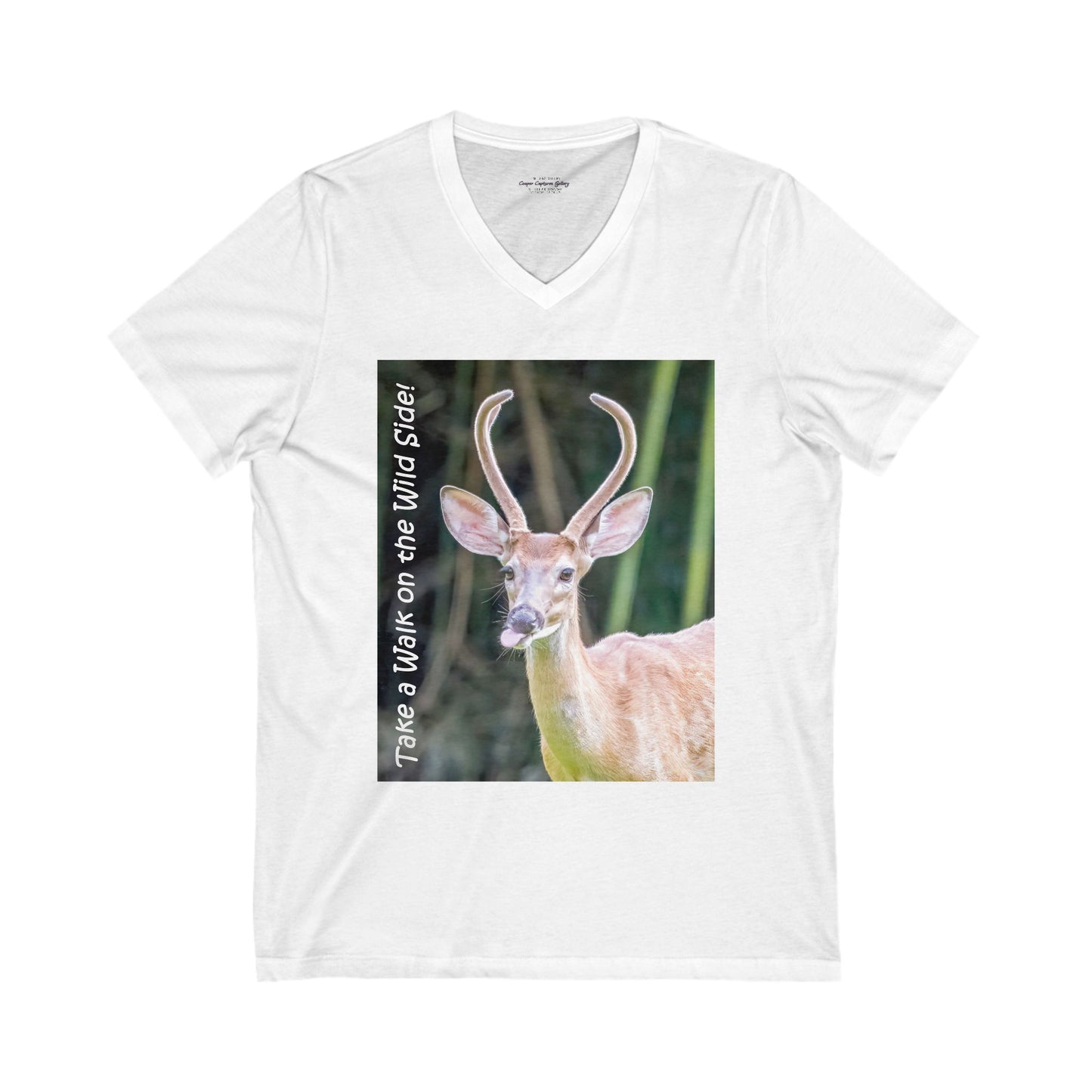 Funky-faced young deer buck - V-Neck Tee-Shirt
