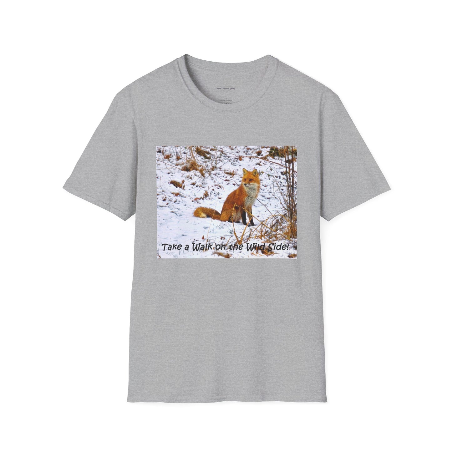Red Fox in the snow, resting - T-shirt