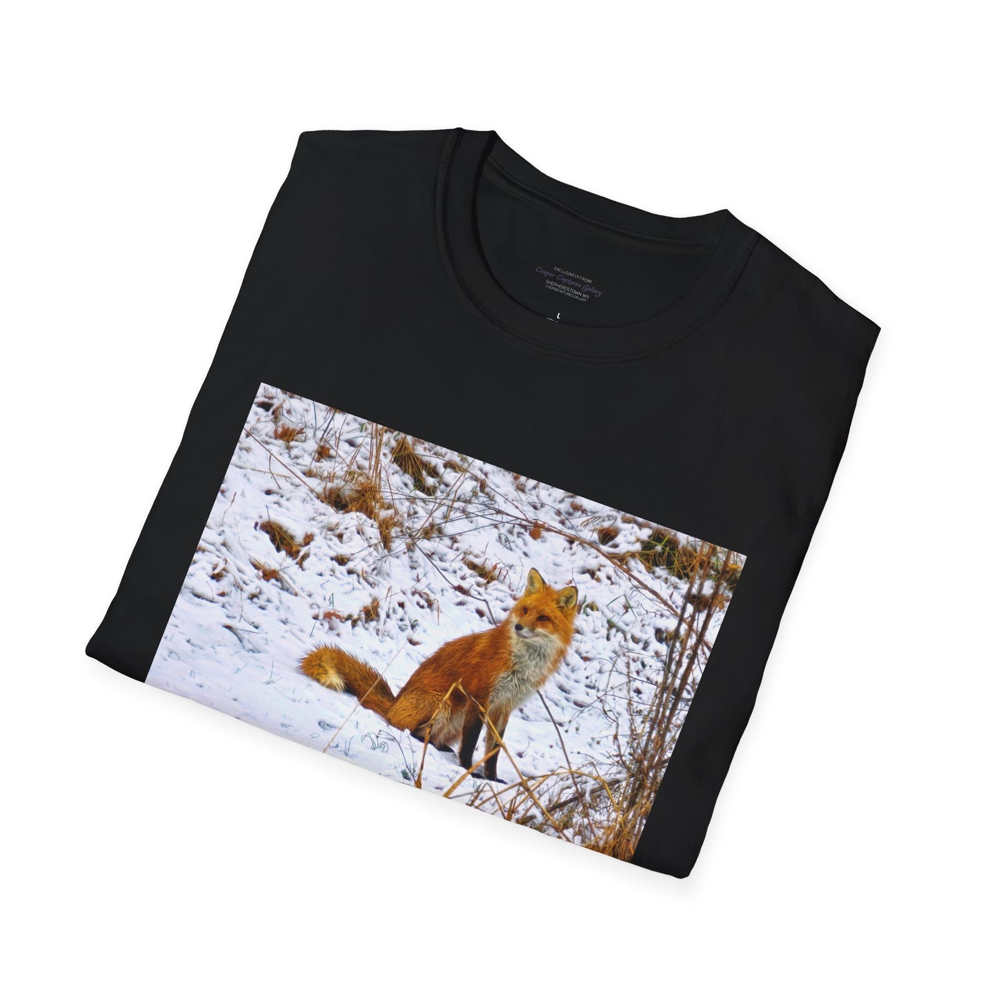Red Fox in the snow, resting - T-shirt