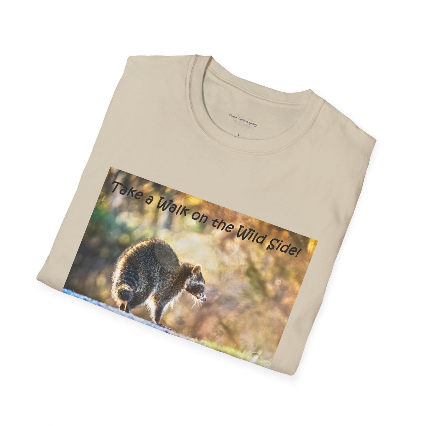 Sneaky raccoon on the road - T-Shirt