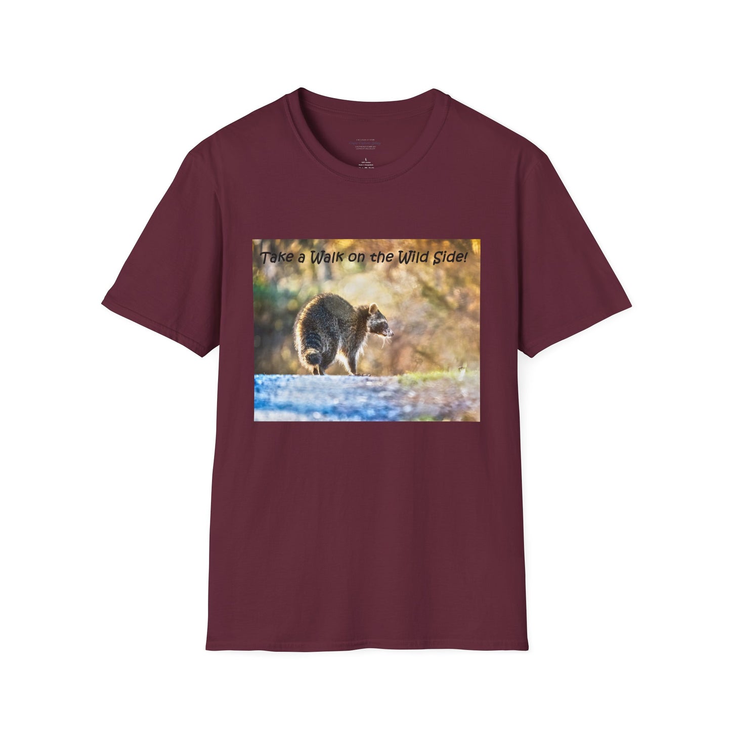 Sneaky raccoon on the road - T-Shirt