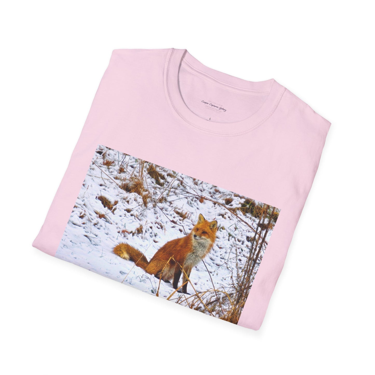 Red Fox in the snow, resting - T-shirt