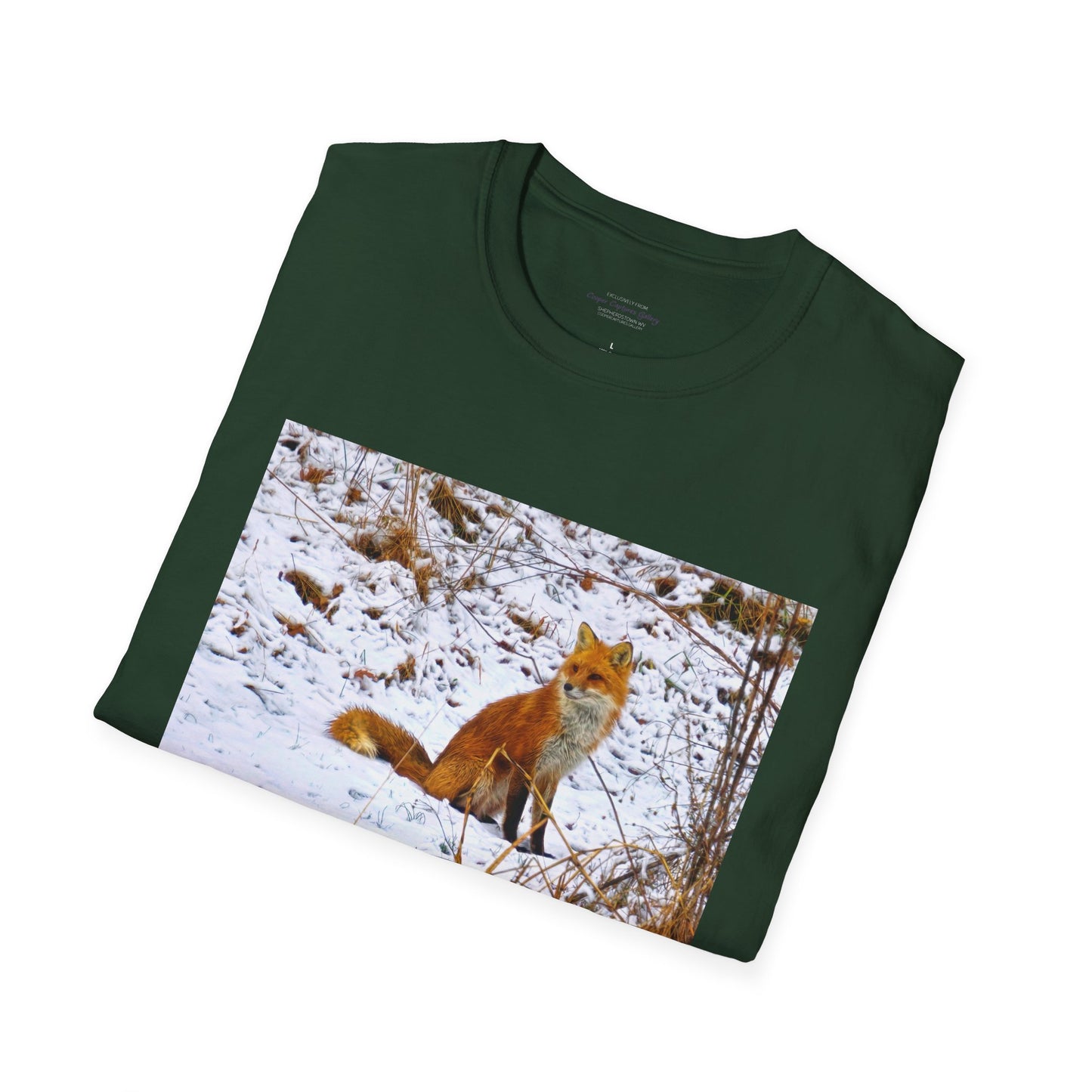 Red Fox in the snow, resting - T-shirt