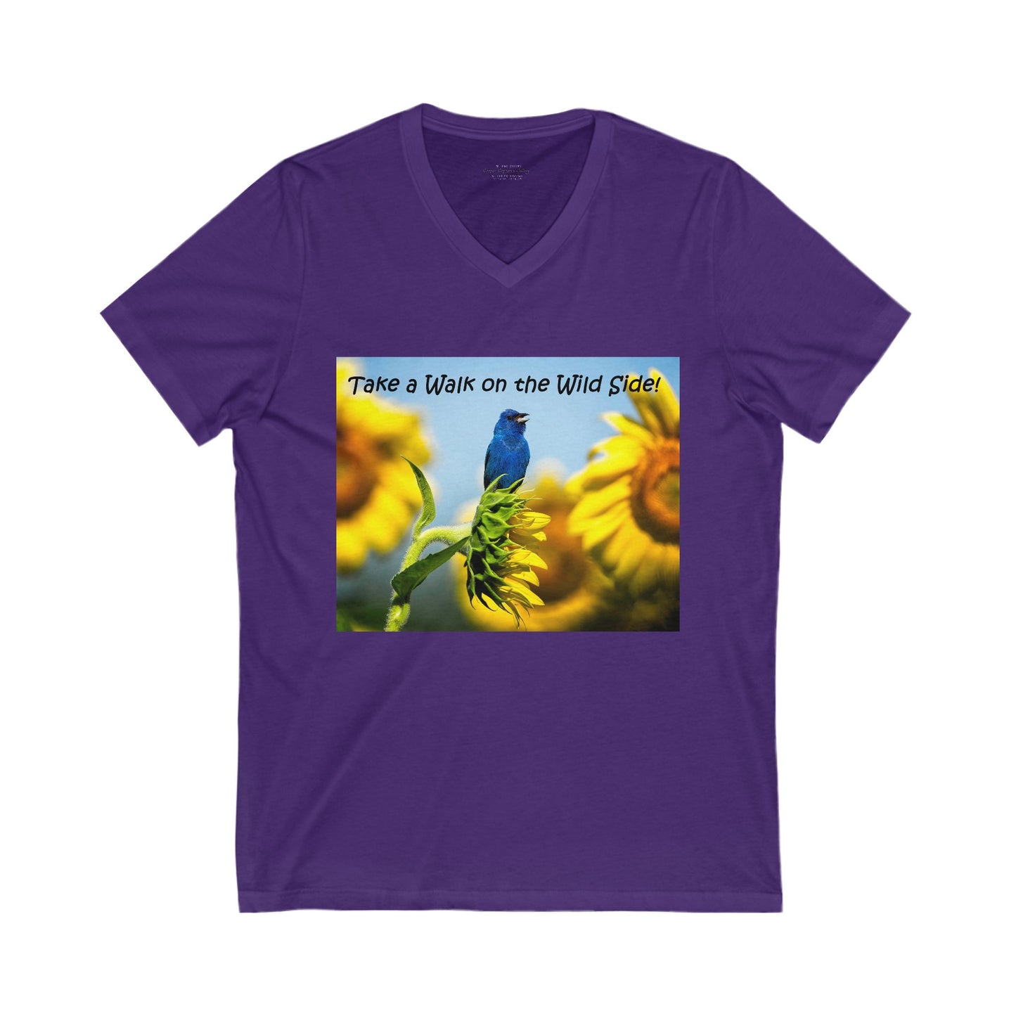 Indigo bunting on a sunflower against a blue sky - V-Neck Tee-Shirt