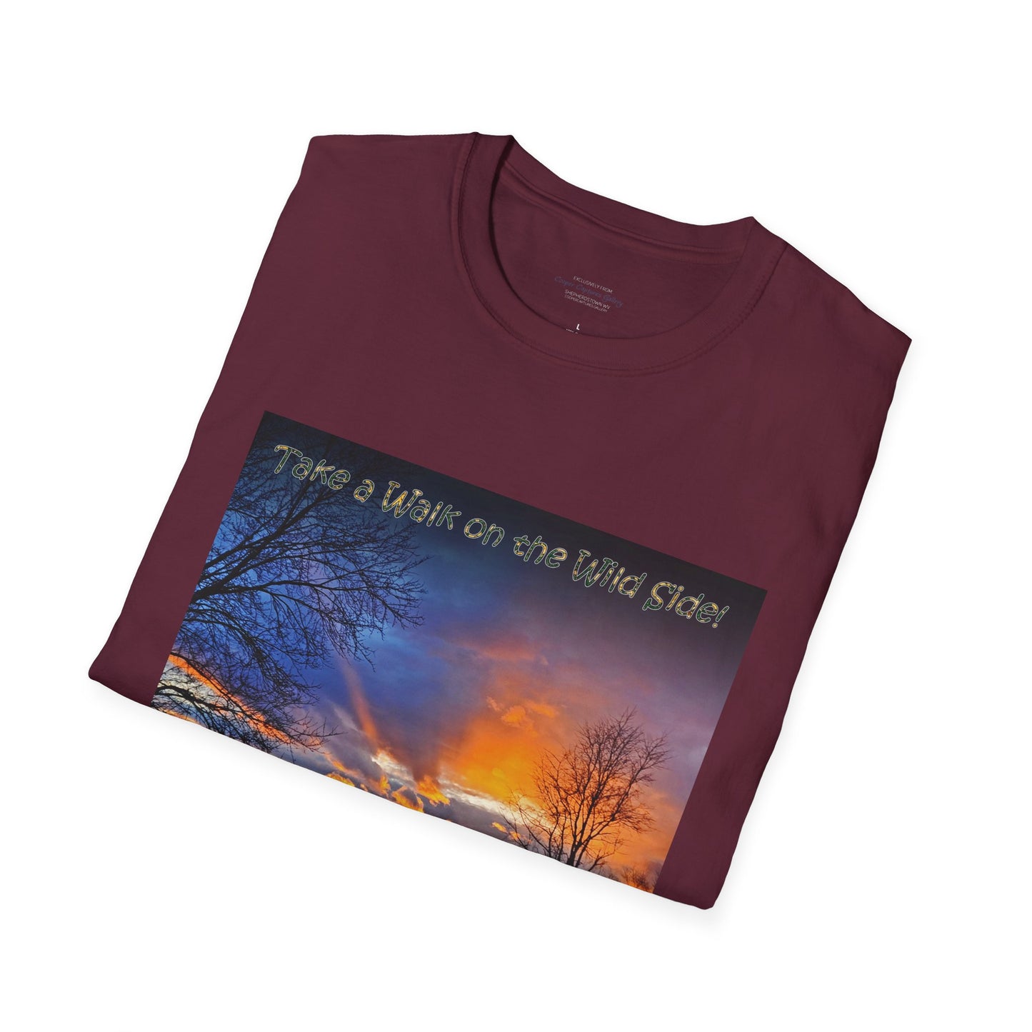 Gorgeous sunset with colorful light rays - T-shirt