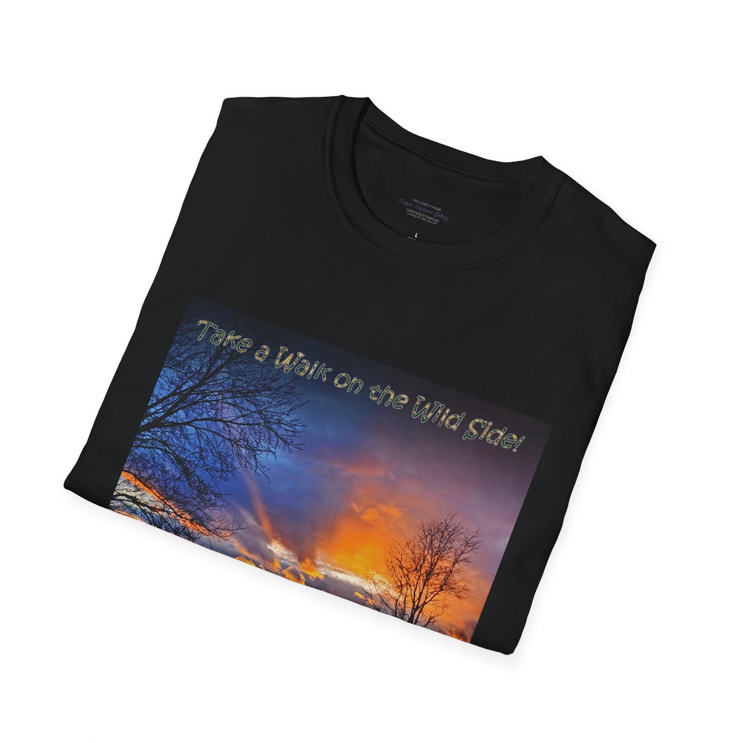 Gorgeous sunset with colorful light rays - T-shirt