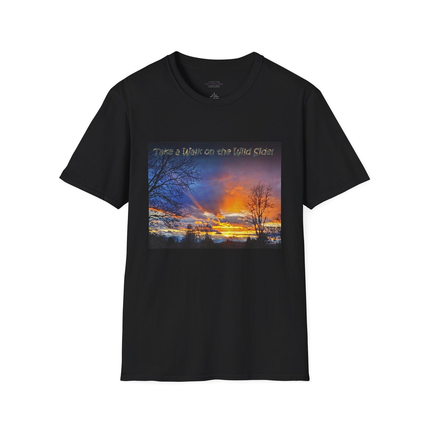 Gorgeous sunset with colorful light rays - T-shirt