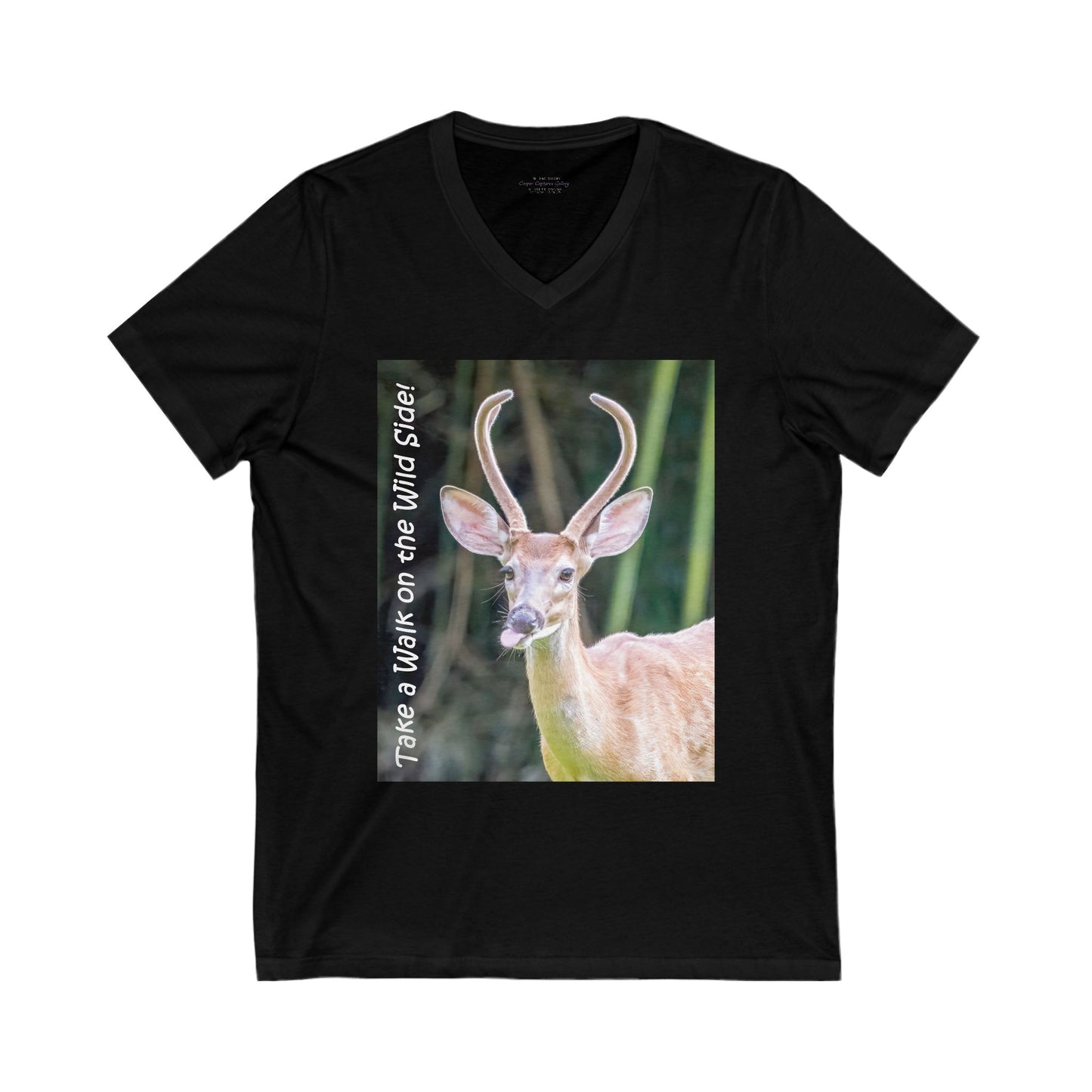 Funky-faced young deer buck - V-Neck Tee-Shirt