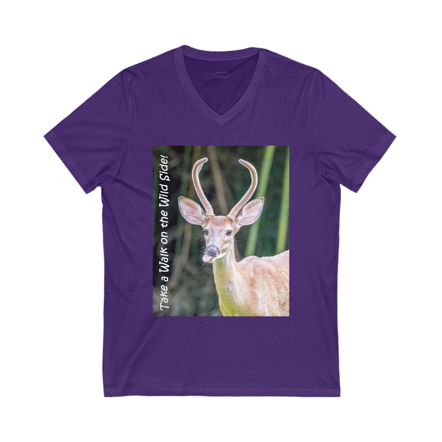 Funky-faced young deer buck - V-Neck Tee-Shirt