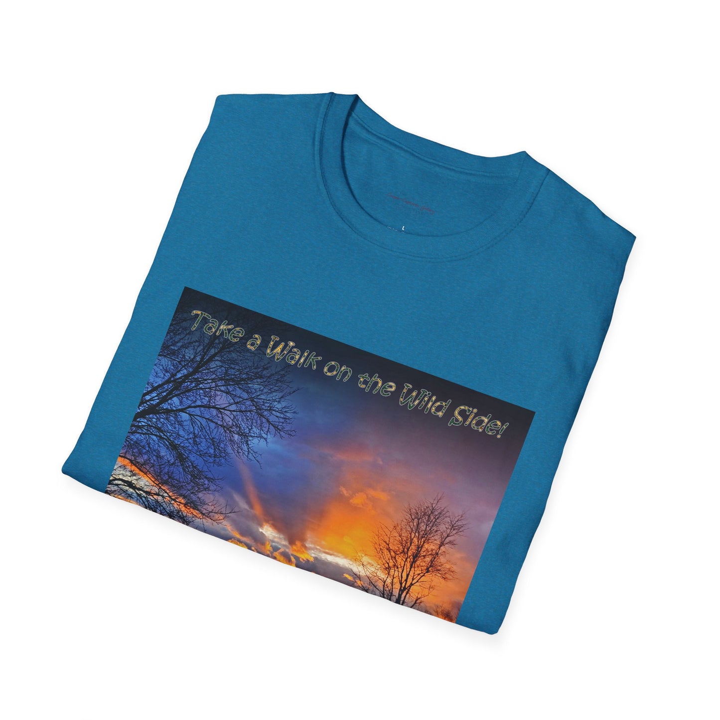Gorgeous sunset with colorful light rays - T-shirt