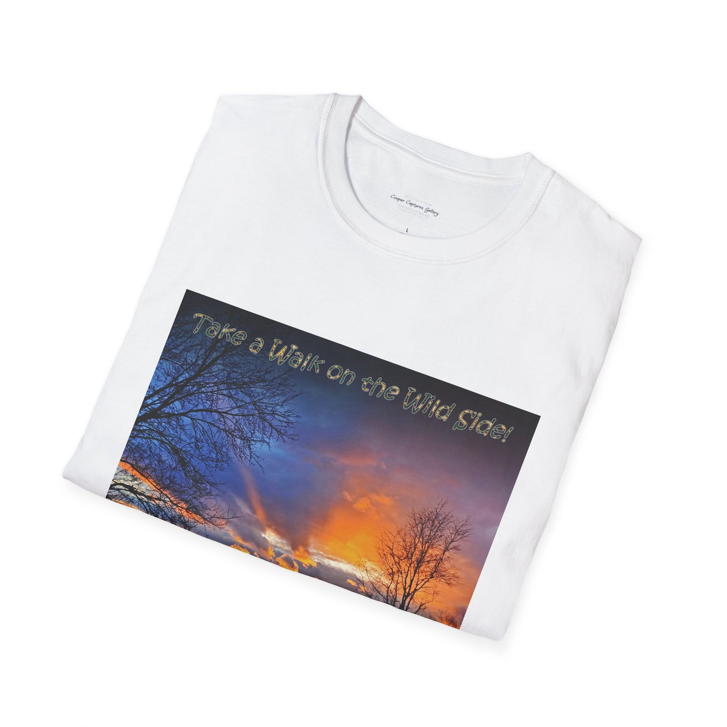 Gorgeous sunset with colorful light rays - T-shirt