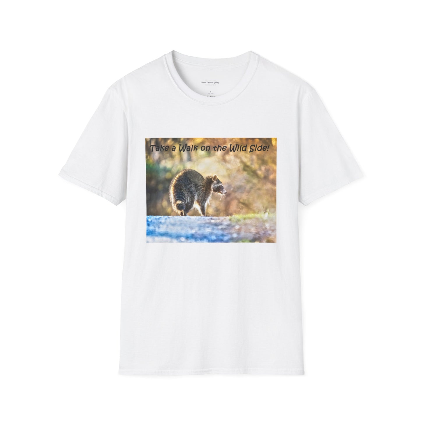 Sneaky raccoon on the road - T-Shirt
