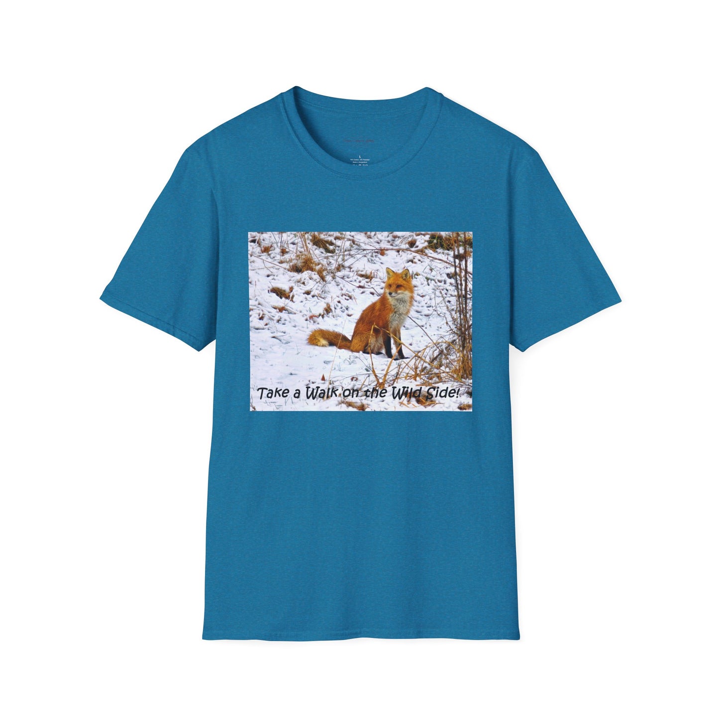 Red Fox in the snow, resting - T-shirt