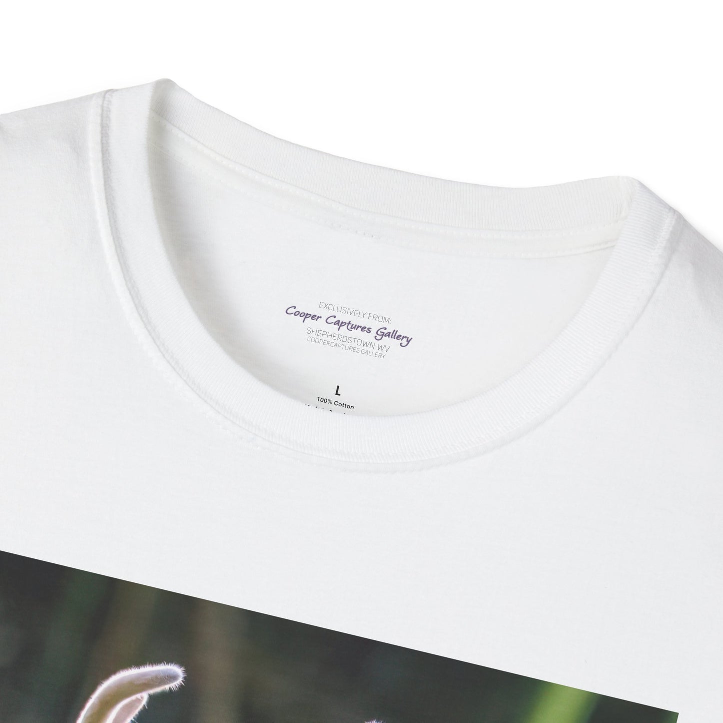 Funky-faced young deer buck - T-Shirt