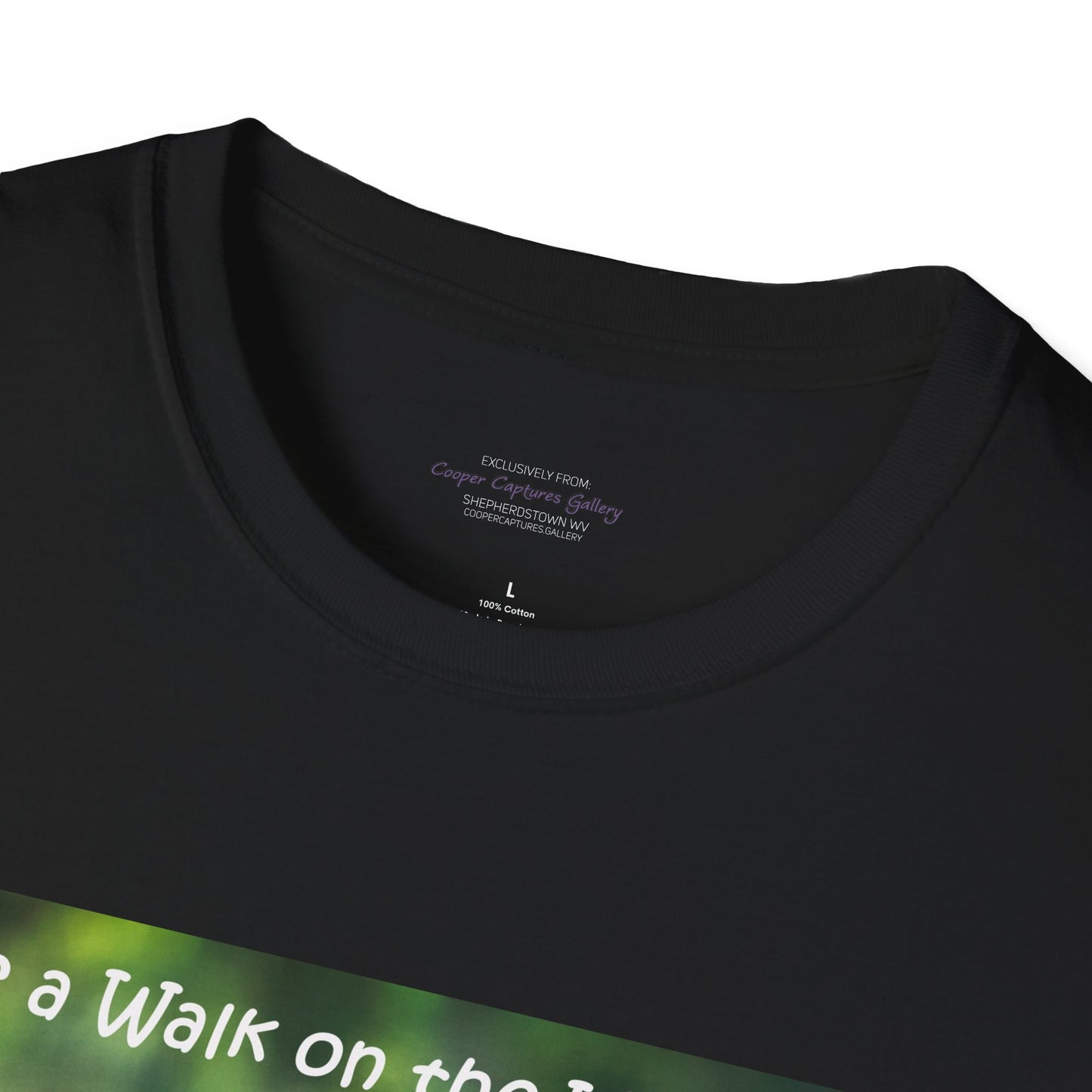 Costa Rican Keel-billed toucan in flight - T-shirt