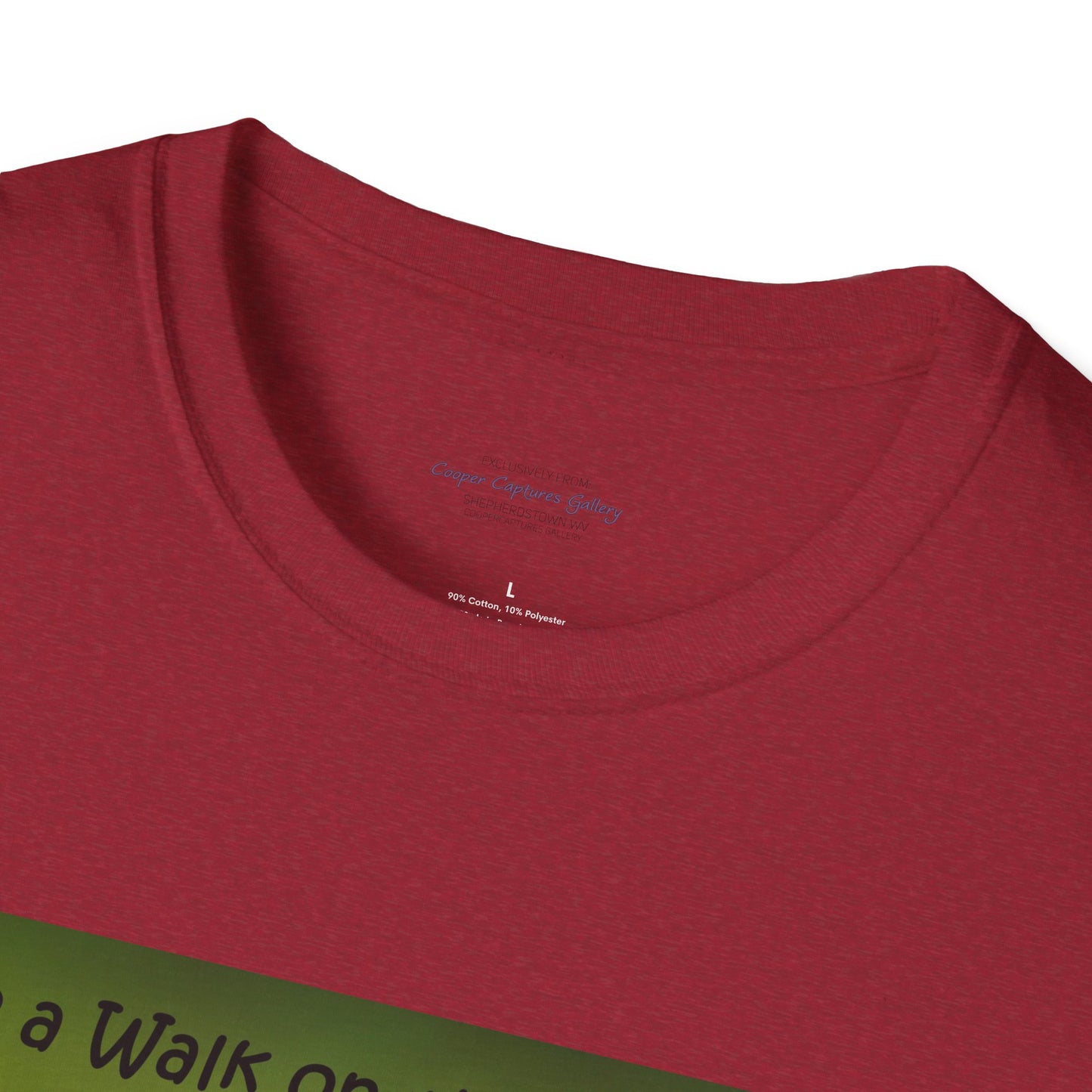 Noble Kingfisher sits watching for prey - T-shirt