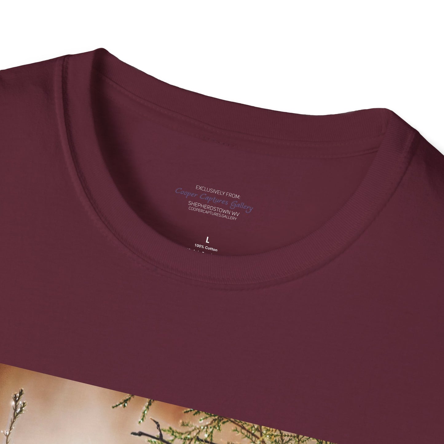 Sparrow sitting in an evergreen surrounded by snow - T-shirt
